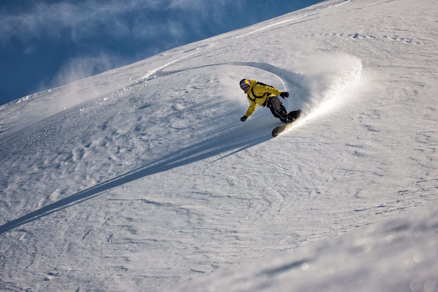 Sigi Grabner freeriding with the FREE SOLO snowboard - SG SNOWBOARDS 2015 - Tyrol AUT - Pic: Martin Lugger