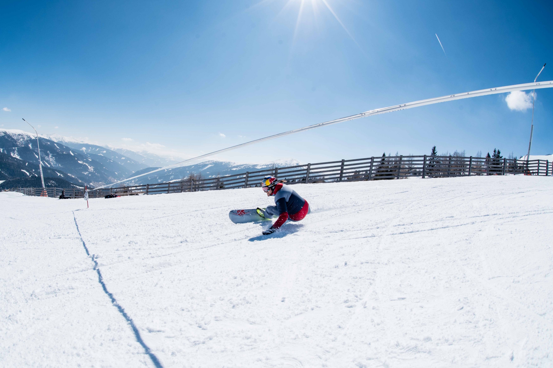 Limbo Gate Challenge with the Snowboard. Sigis idea! Katschberg, Austria 2019 - Pic: Thomas Monsorno
