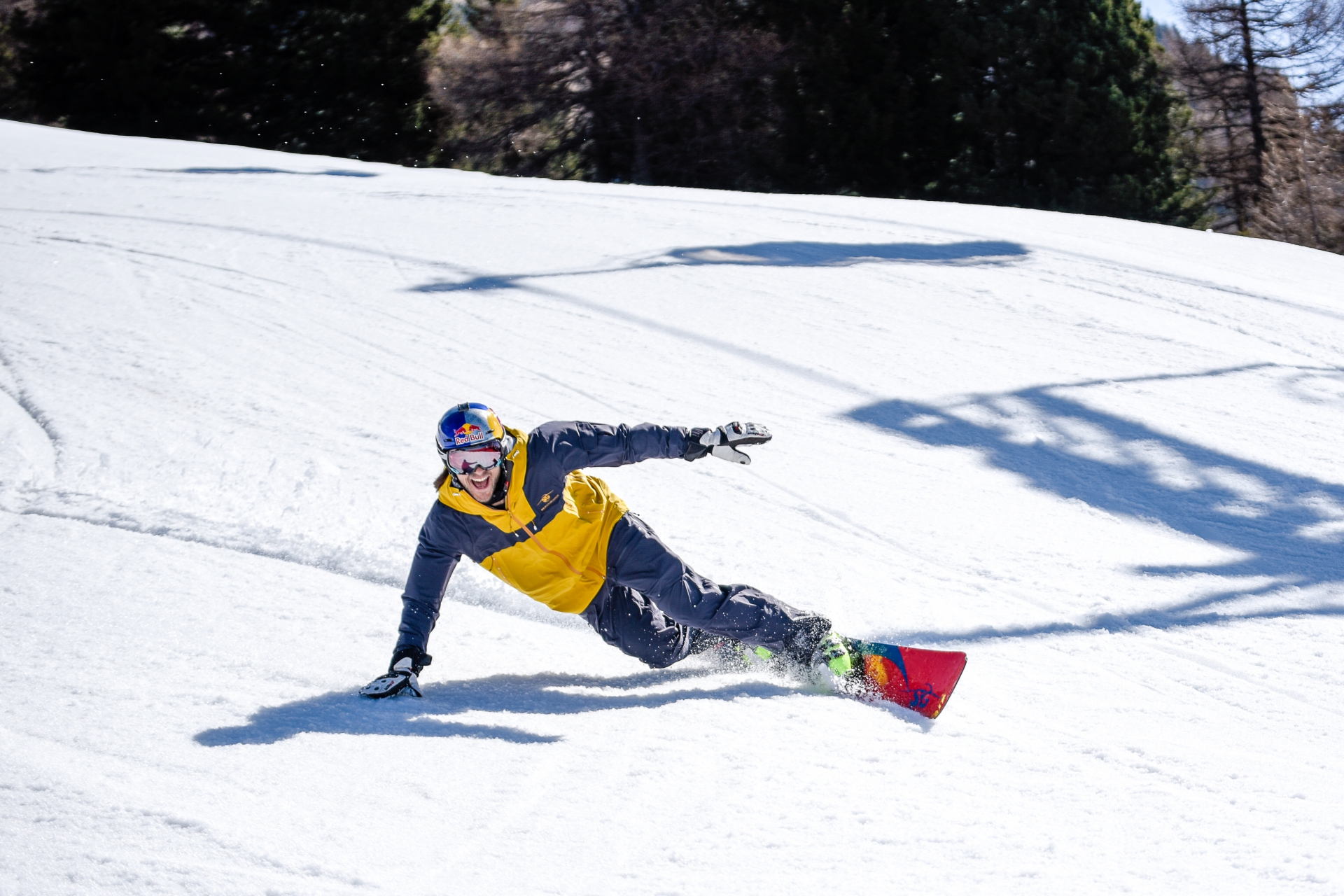 Yeah! Carving fun with Sigi Grabner at the Snowboard Camp in Carezza Italy 2017 - Pic: Thomas Monsorno