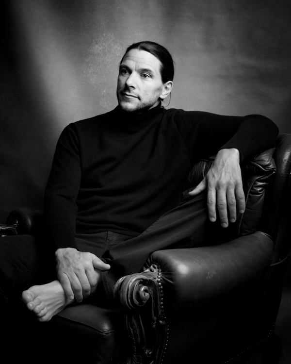 Sigi Grabner Portrait sitting in a leather chair - Pic: Stefan Robitsch