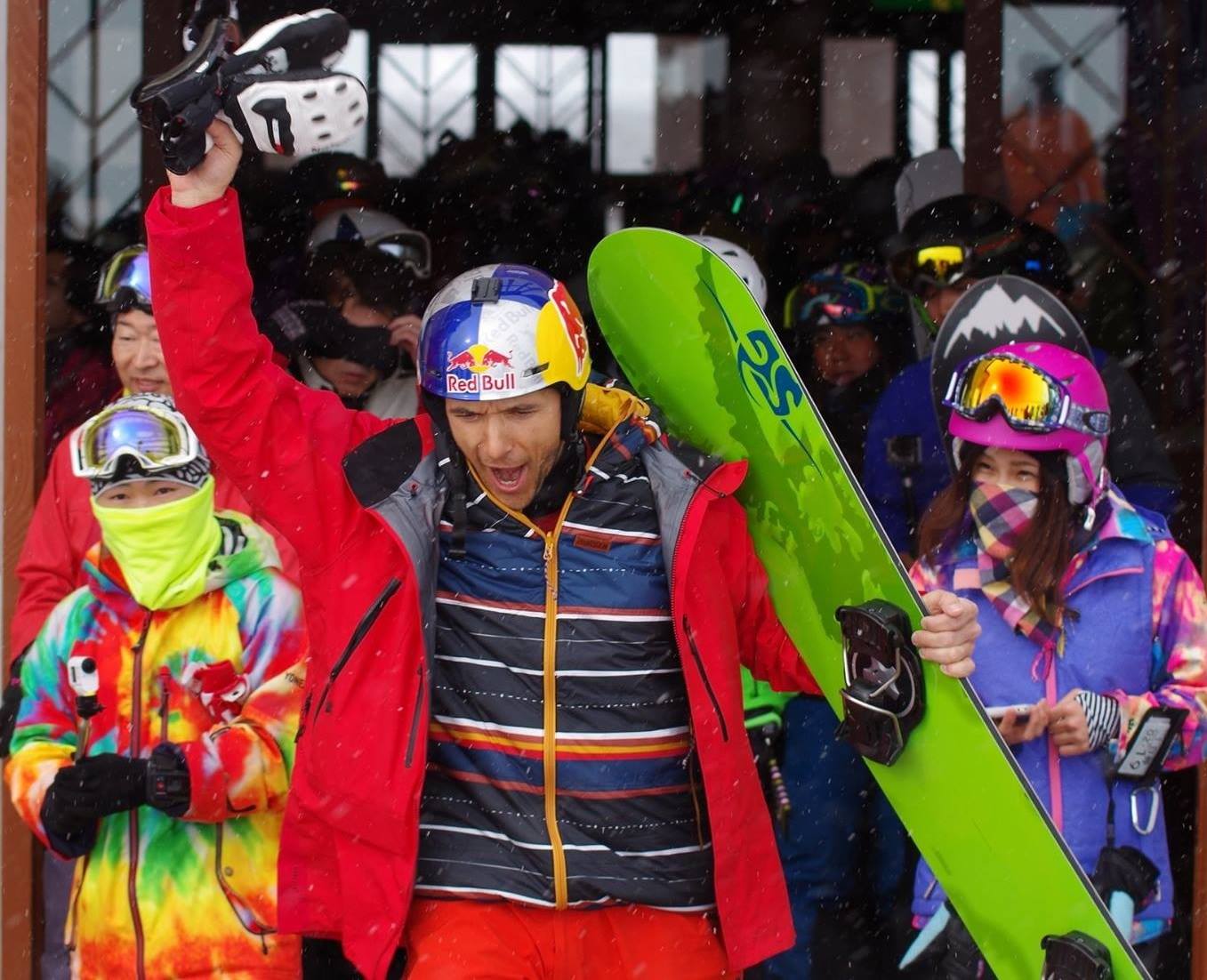Sigi Grabner meeting fans in Japan with the CULT SG Snowboards 2015 - Pic: Isamu Kubo