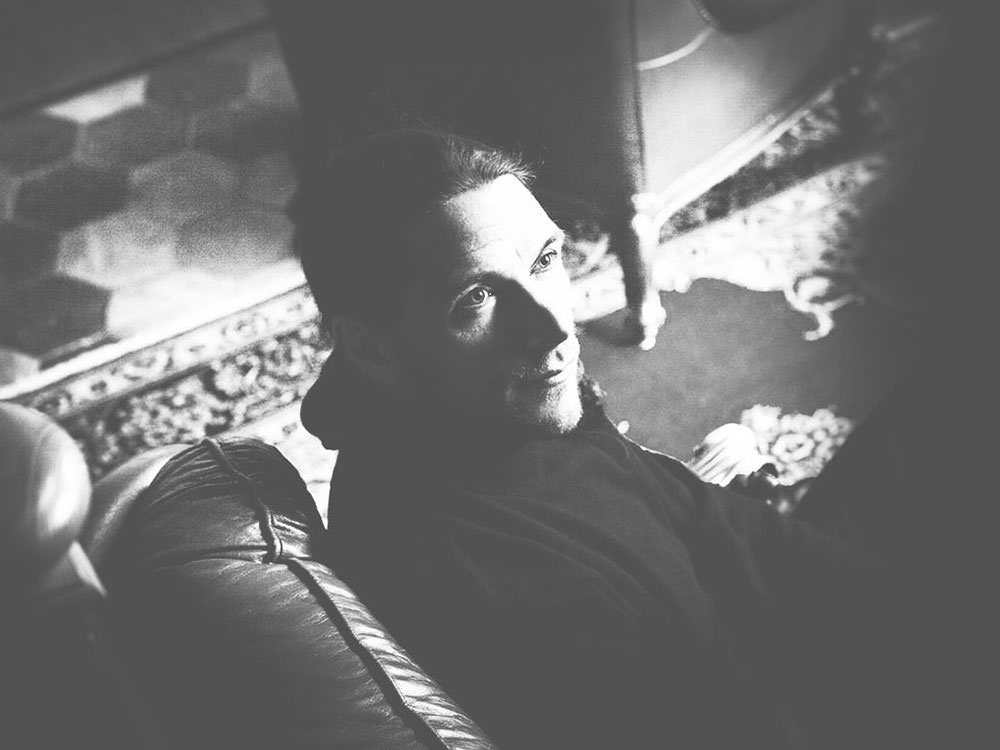 Sigi Grabner Portrait 2 sitting in a leather chair - Pic: Stefan Robitsch